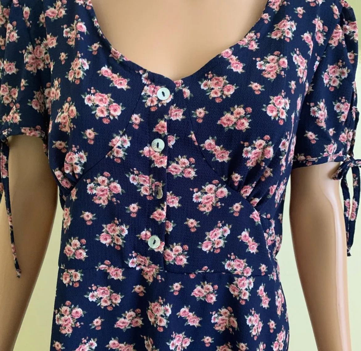- Tie Sleeve Floral Print Button Down Dress