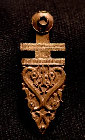 Celtic belt buckle with twisted beasts - X-34
